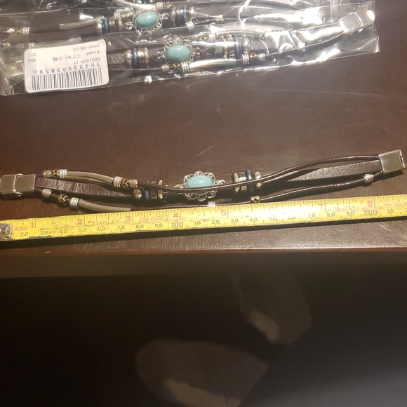 1 left Brown faux leather multi layered bracelet - Picture 8 of 8